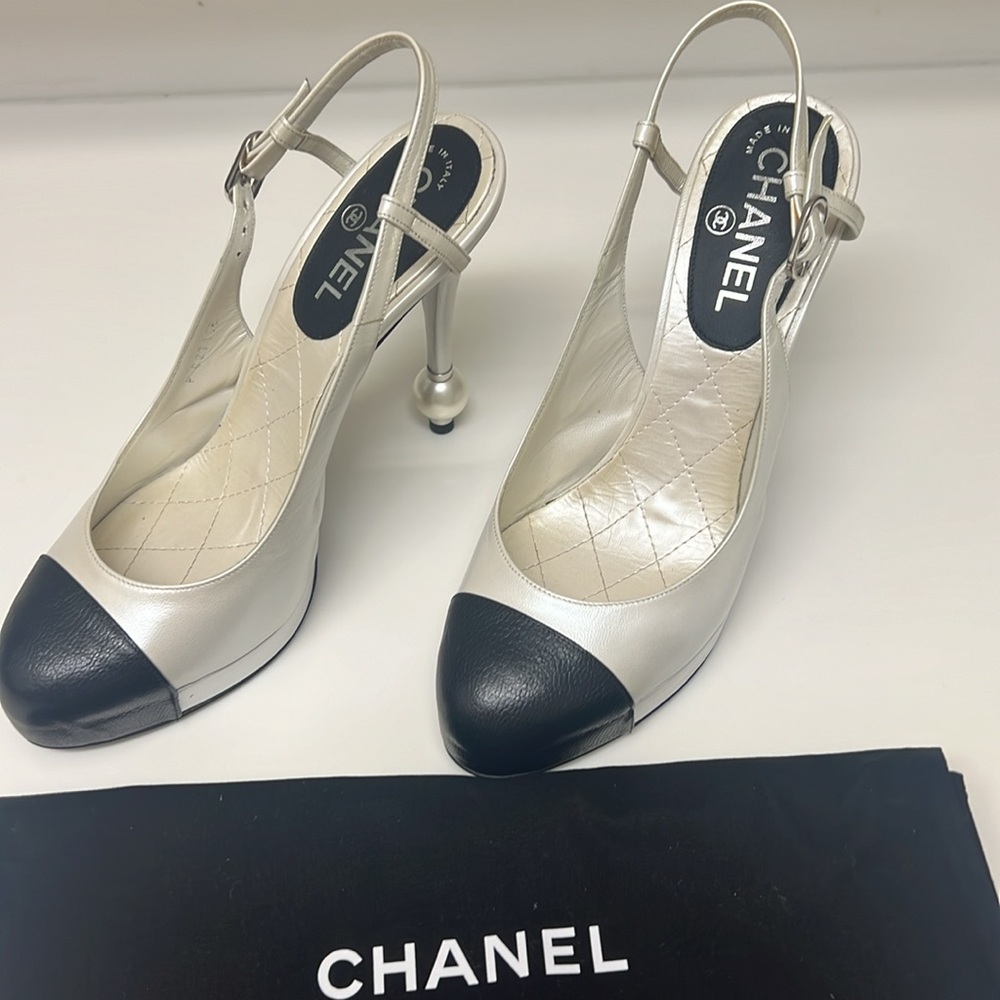Chanel  shoes. - Picture 2 of 8
